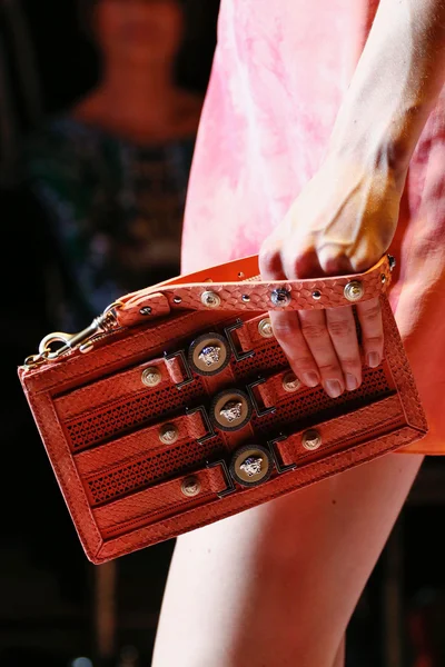 Look 24